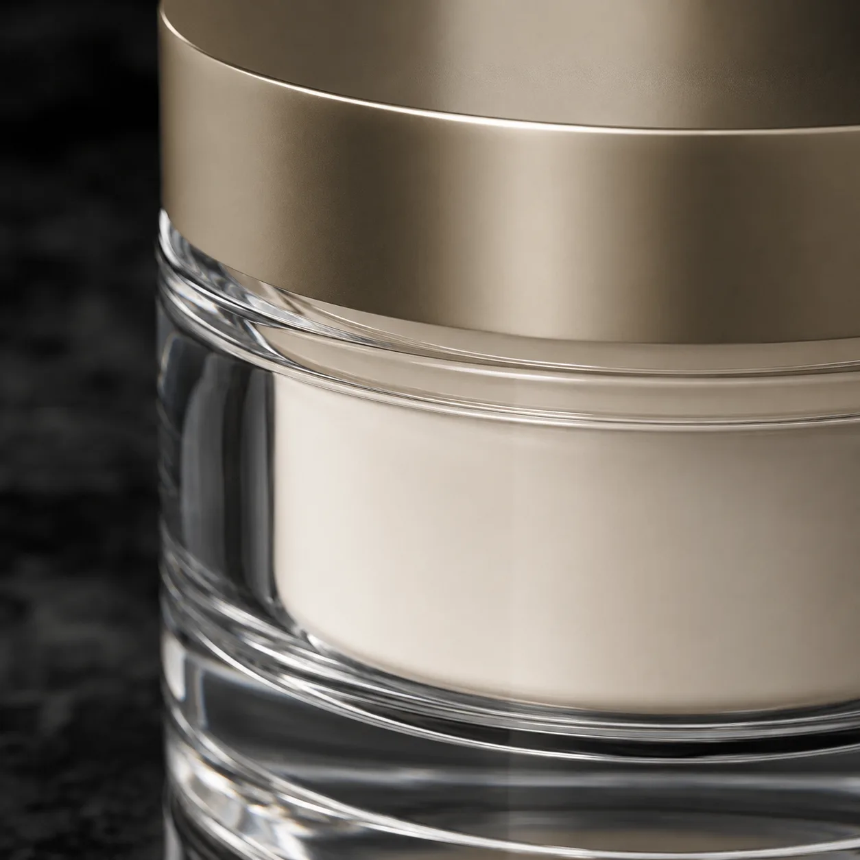 Close view of Glass Spatula Cream Jar showing closure area and print / coat / label