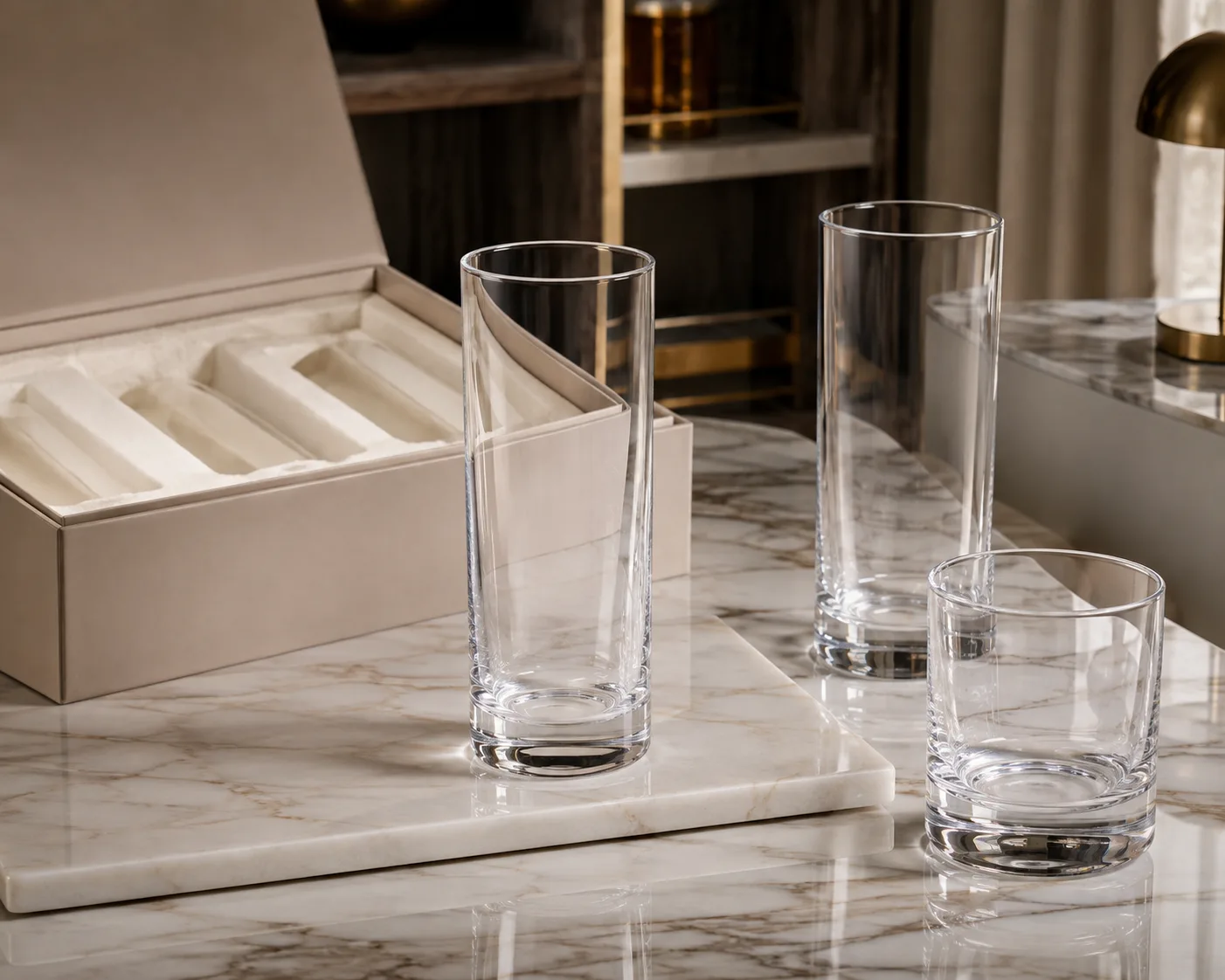 Nahaufnahme des Collins Glass mit Rand, Glaswand und Boden.