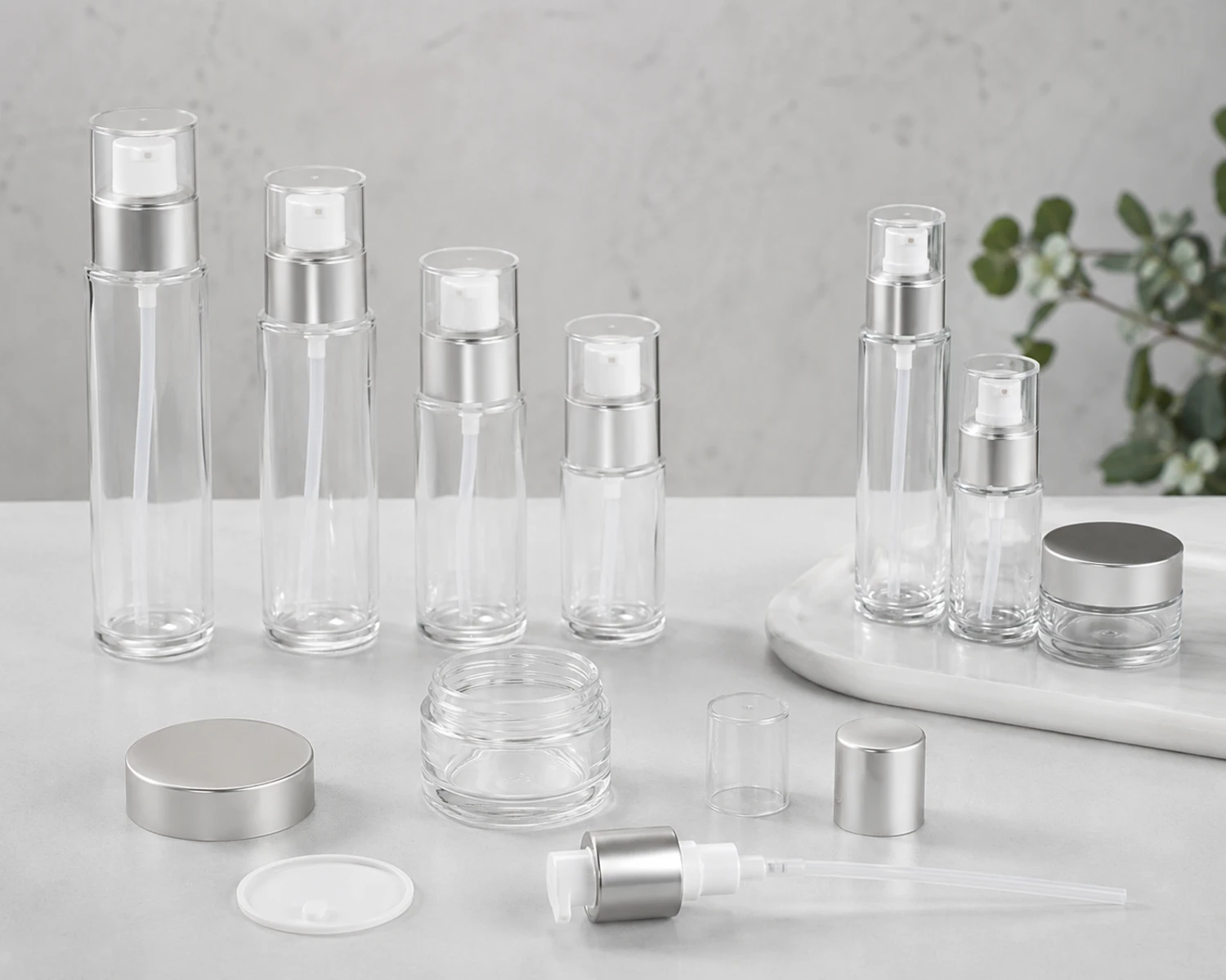Zubehördetailbild des Runden Glases und Lotionflasche Hautpflegesets zeigt Deckel, Pumpen, Glasdeckel oder Kosmetikverpackungskomponenten