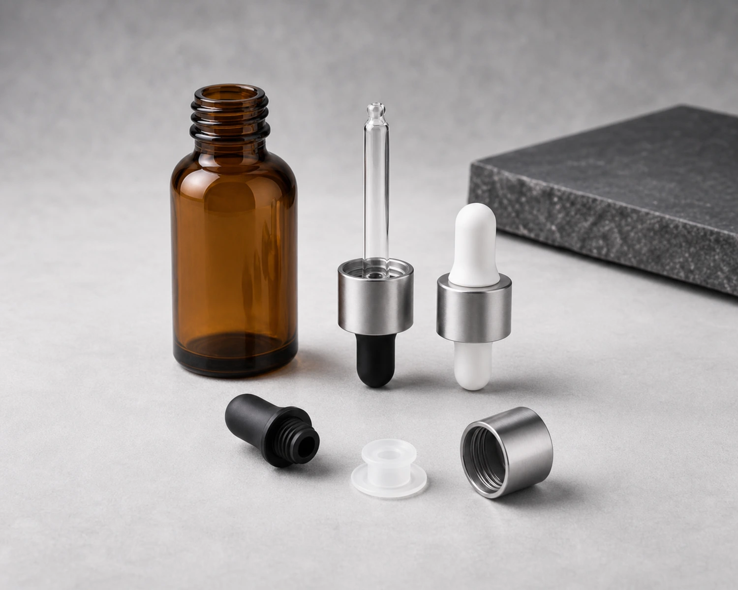 Zubehördetailbild der Amber Round Shoulder Dropper Bottle mit Pipette, Kappe, Roller oder Komponenten für ätherische Ölflaschen